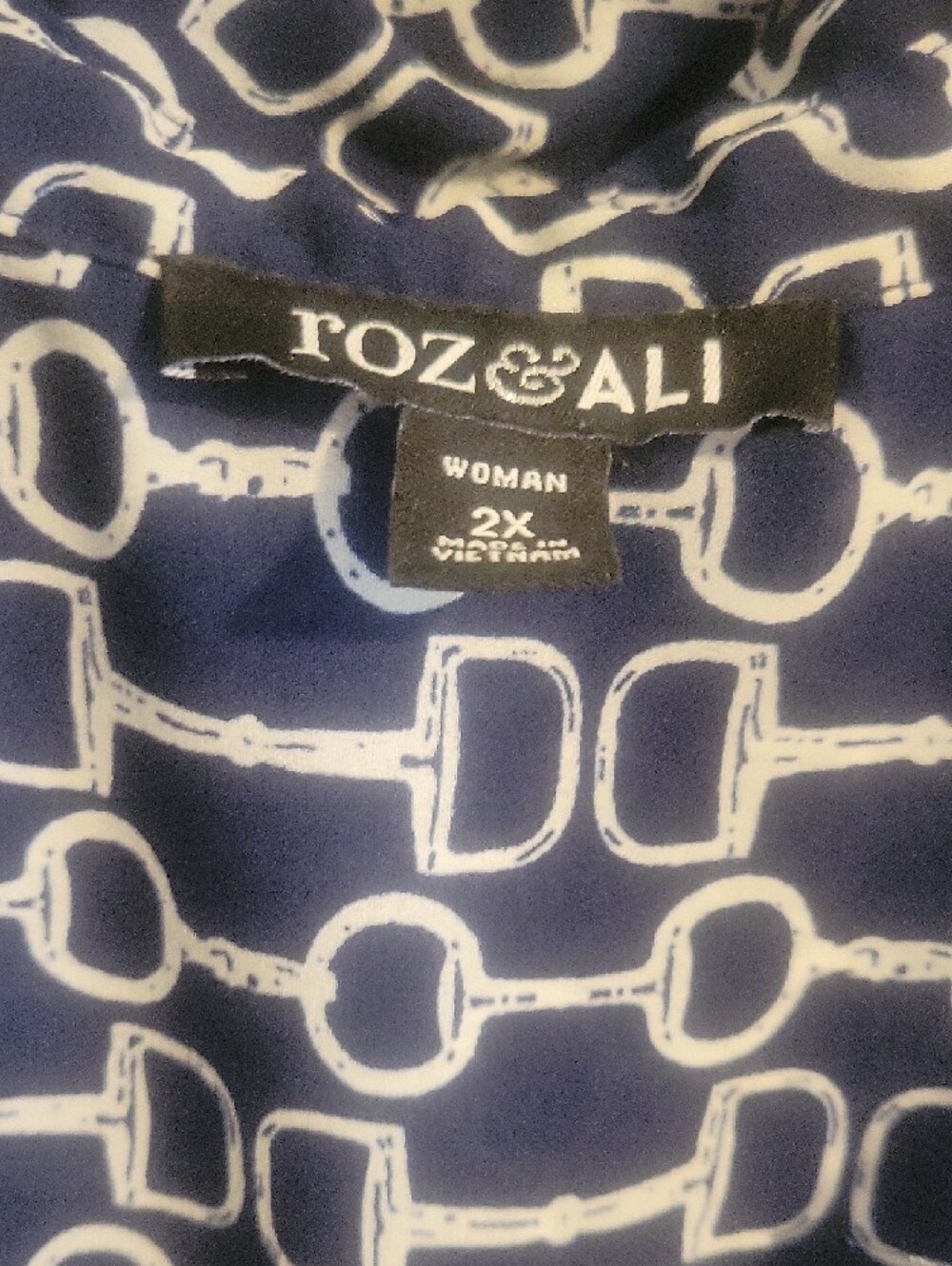 Roz & Ali Sz2X Navy and White Chain-Link Sleeveless Button Blouse - Picture 2 of 4